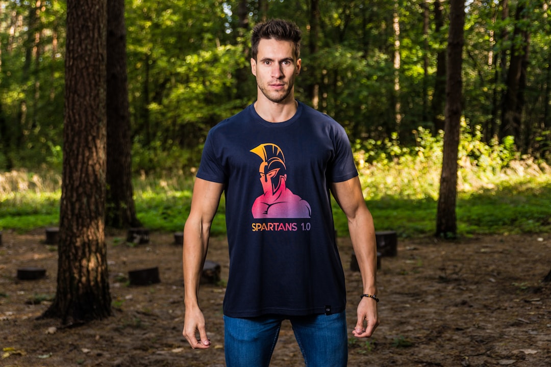 Koszulki dobrej jakości: jak wybrać najlepszą?