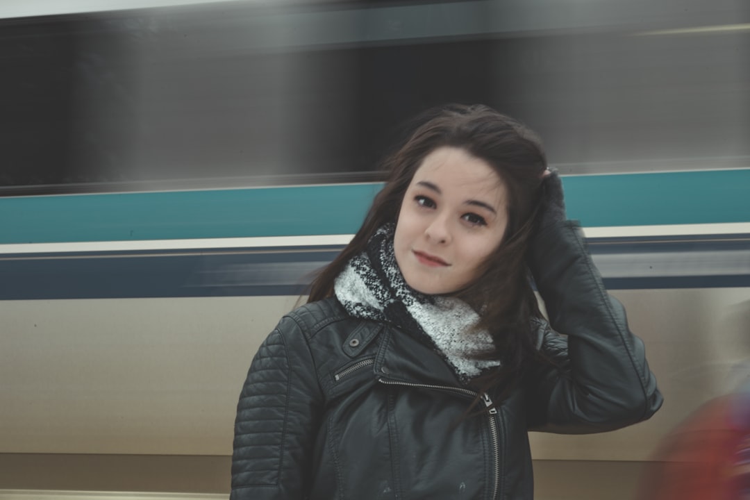 Sposoby na wiązanie chusty na włosach