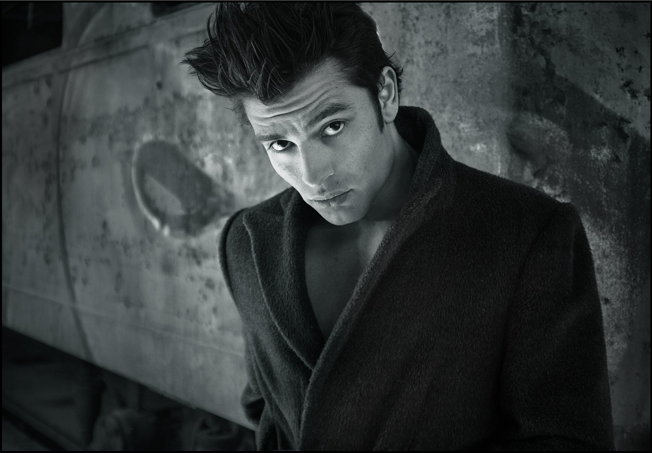 Jak nie zmarznąć w sezonie jesienno-zimowym? Przewodnik po męskich okryciach wierzchnich